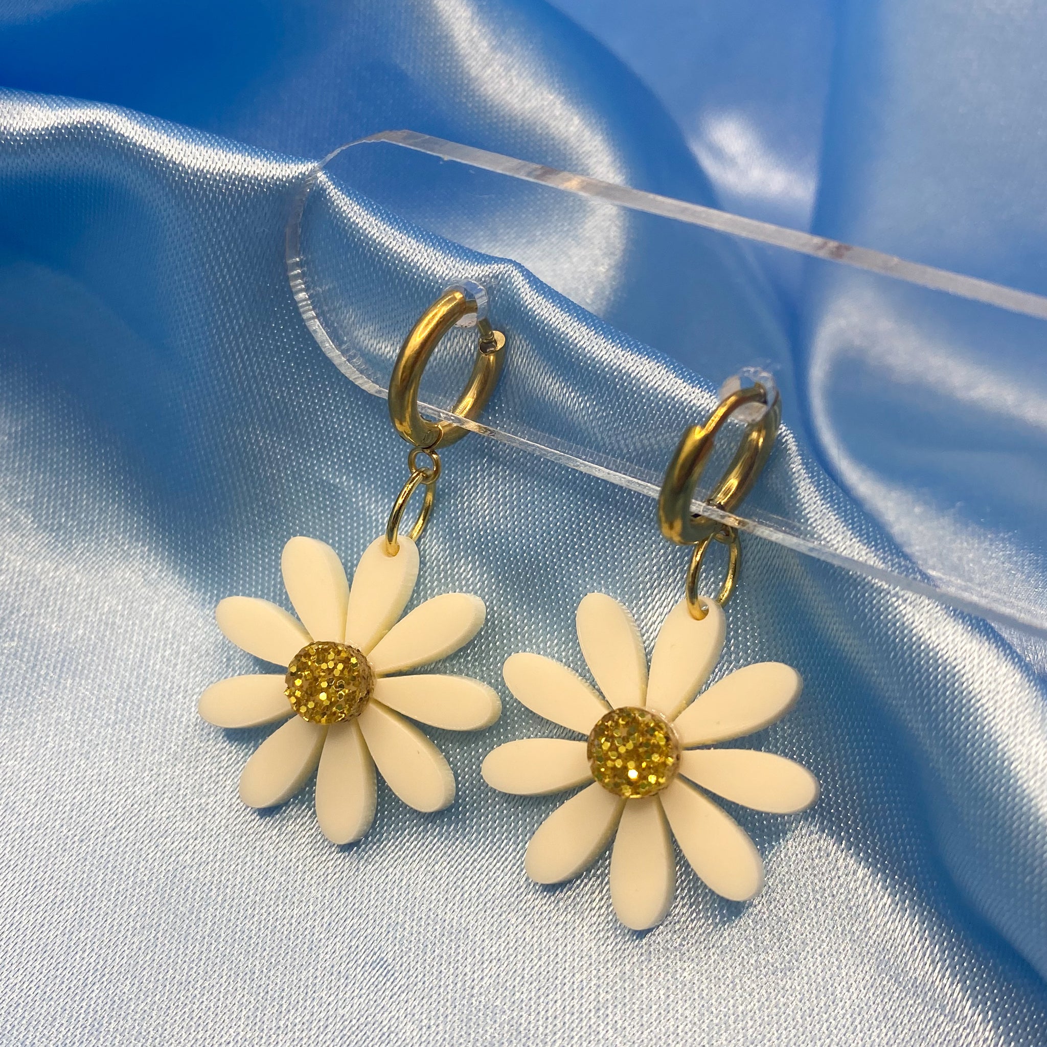 Acrylic Daisy Hoops - Cream